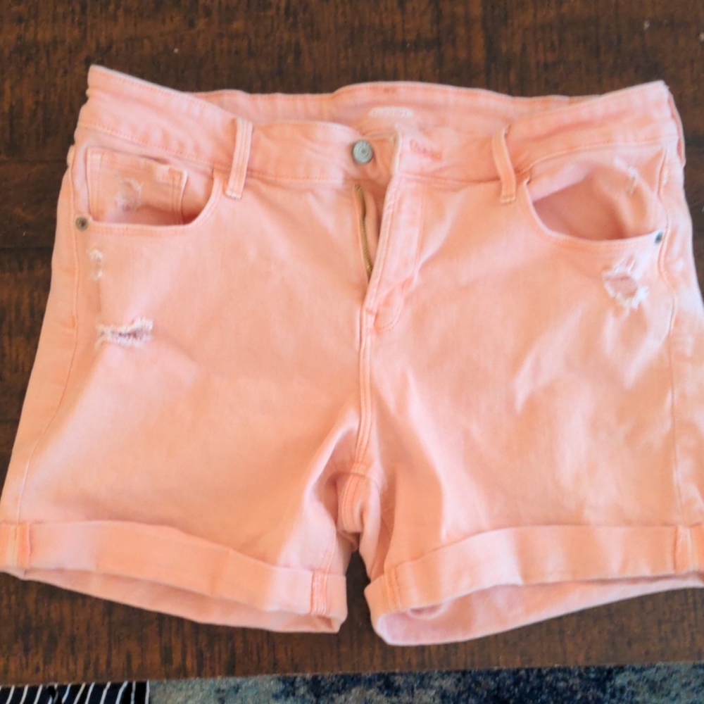 Light coral distressed shorts